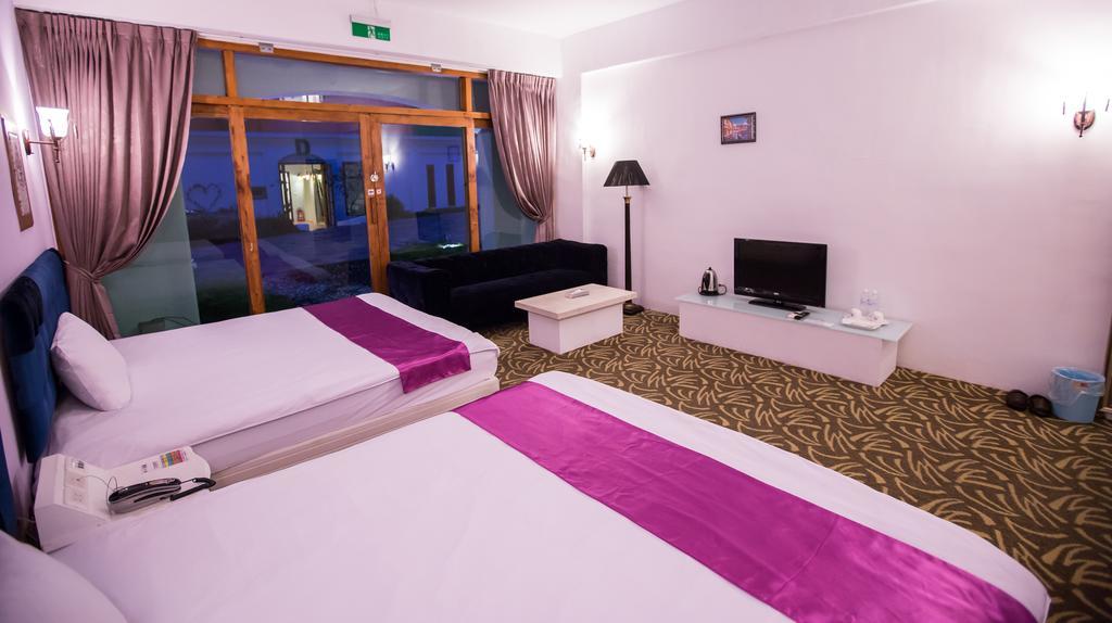 Rainbowtown Hotel Hualien City Room photo